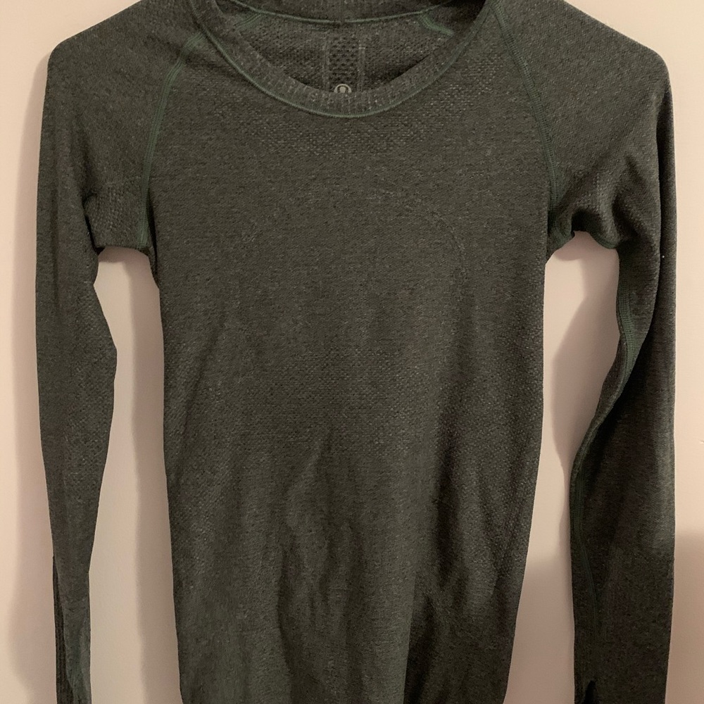 Lululemon Long sleeve grey shirt size 2 or 4